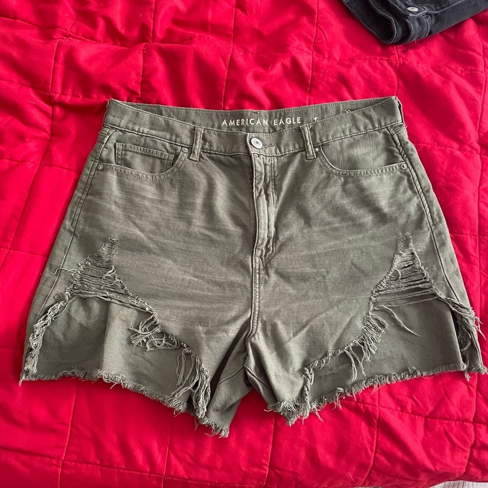 AE Olive Highest rise mom short